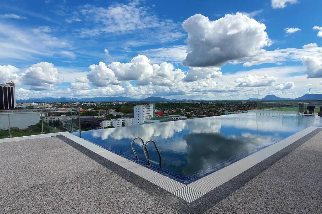 Kozi Square New Sgh Cozy Home 7A Kuching Bagian luar foto