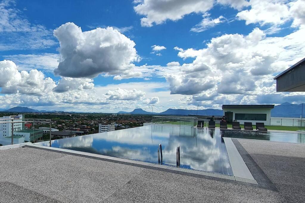 Kozi Square New Sgh Cozy Home 7A Kuching Bagian luar foto